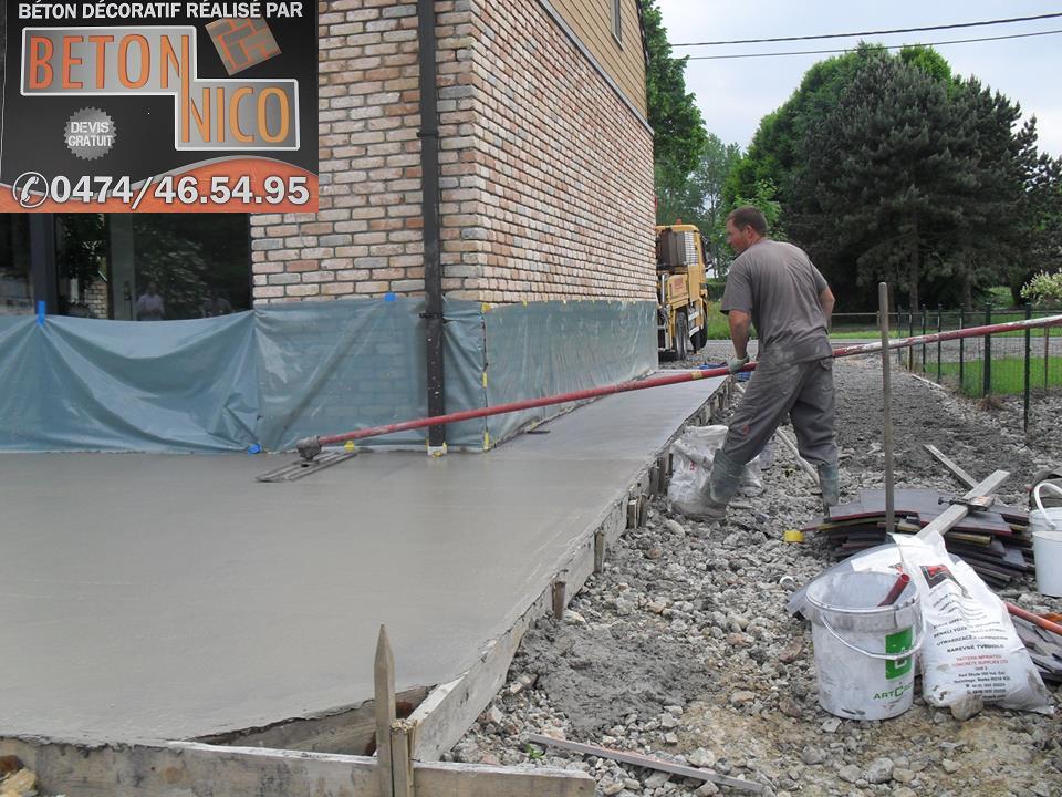 Le lissage du béton avant l'impression