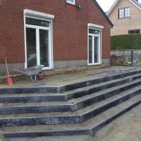 La pose des bordures pour l'escalier