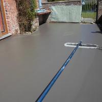 Le lissage du béton avant l'impression