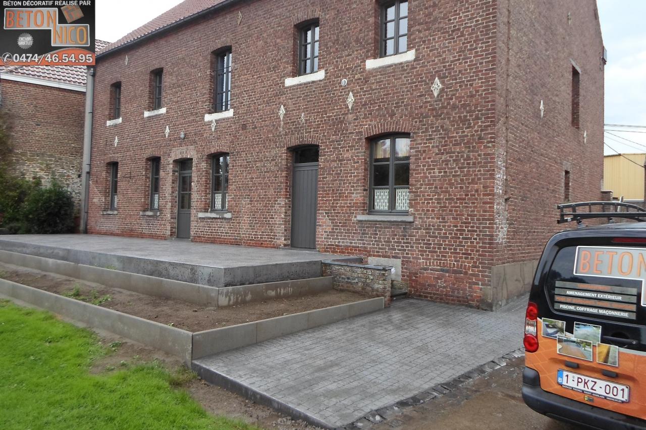 Création de par terre en bordures et terrasse en béton imprimé