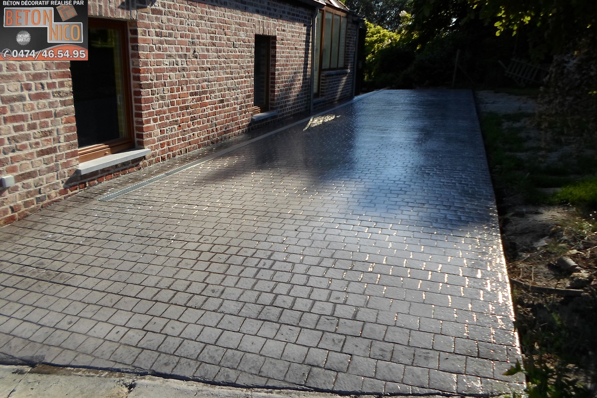 Béton imprimé motif petits pavés à Frasnes